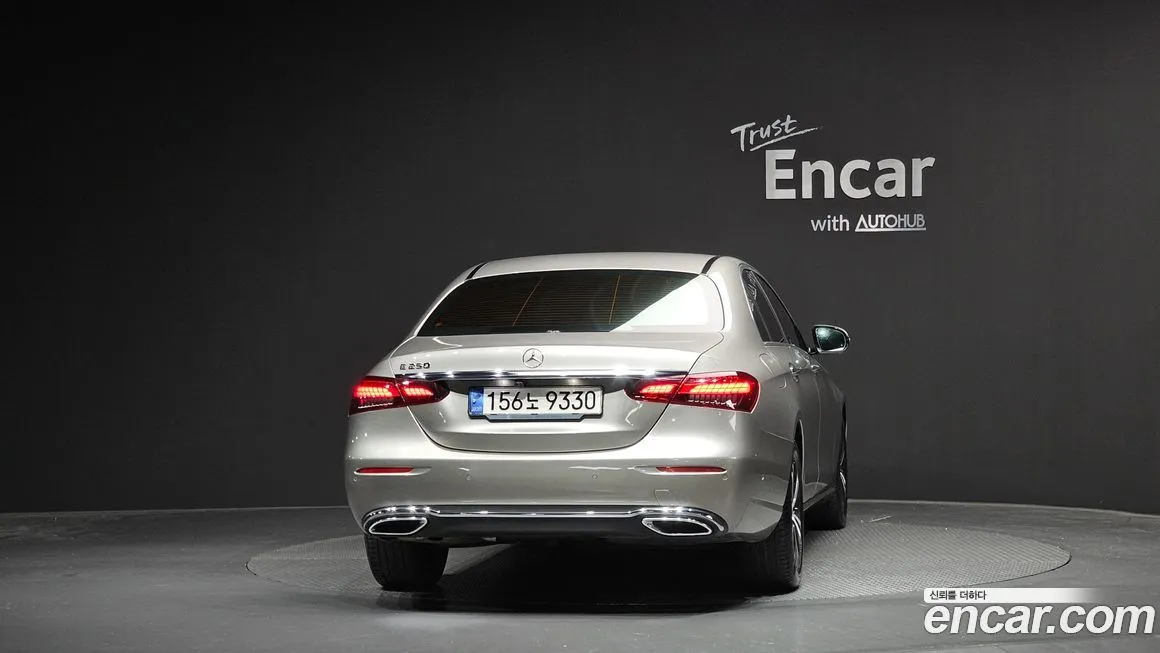 Mercedes-Benz E-Class — фото 4