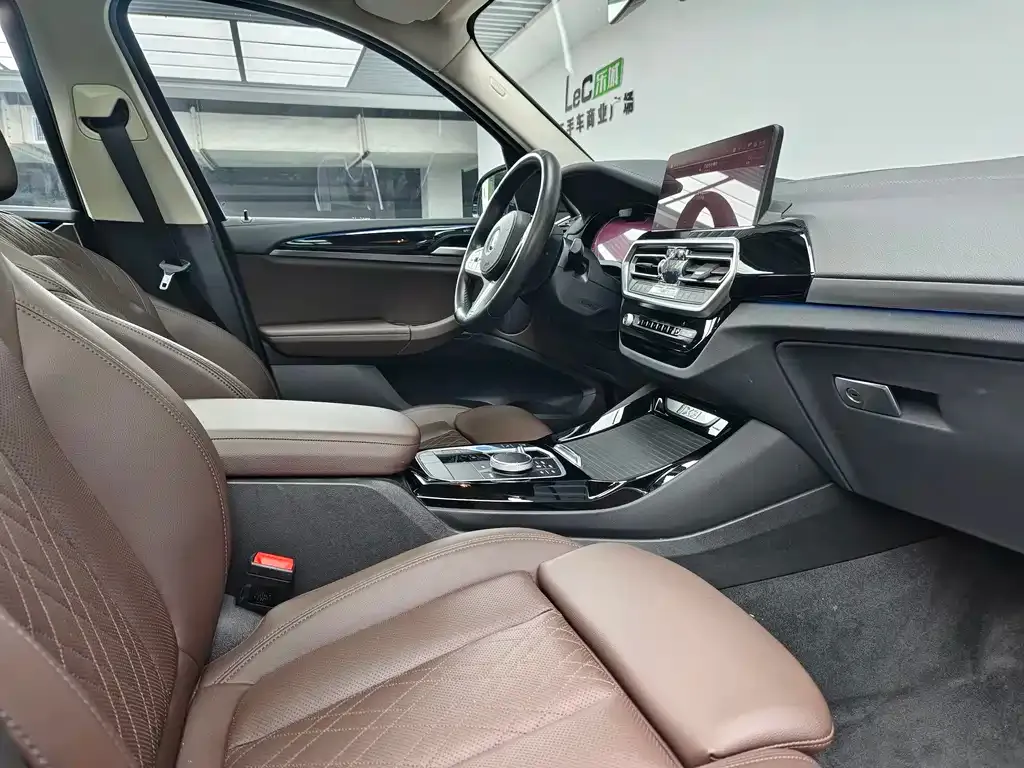 BMW iX3 2025 из CN, фото 4