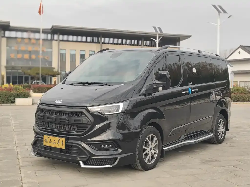 Ford Tourneo — фото 1