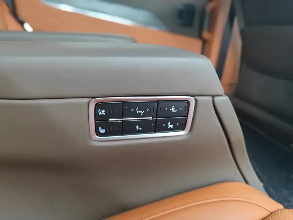 Ford Tourneo — фото 10