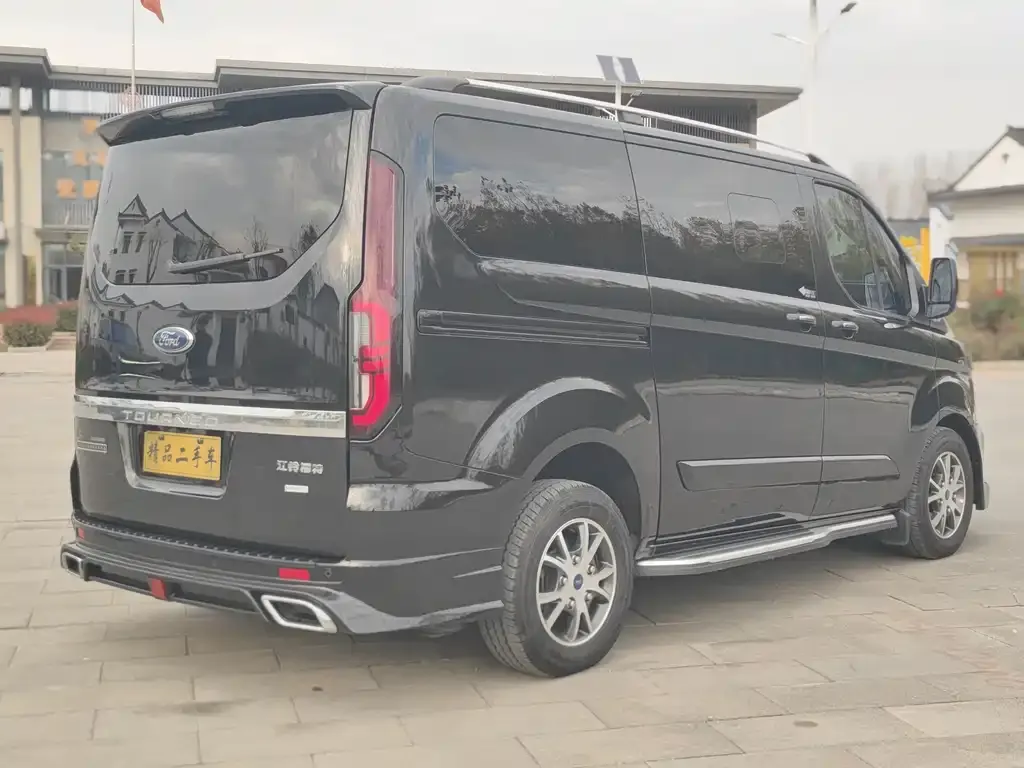 Ford Tourneo — фото 7
