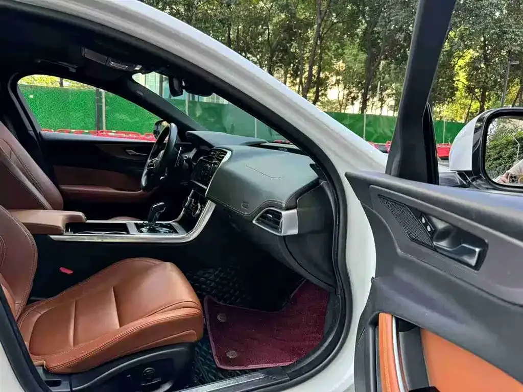 Jaguar XEL — фото 10