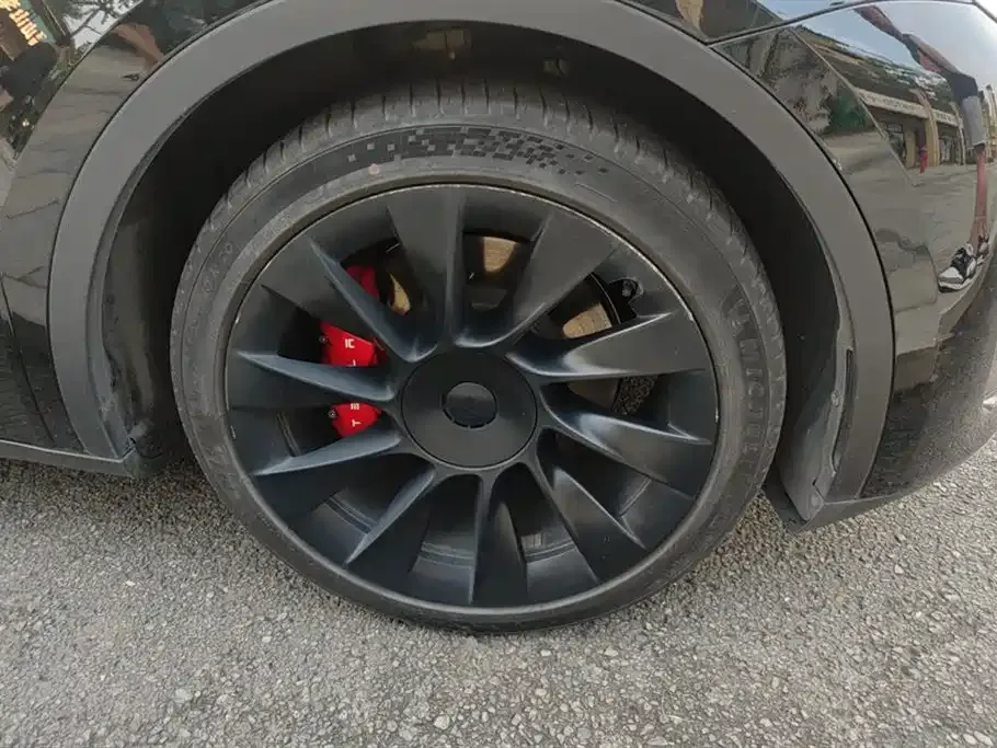 Tesla Model Y — фото 6