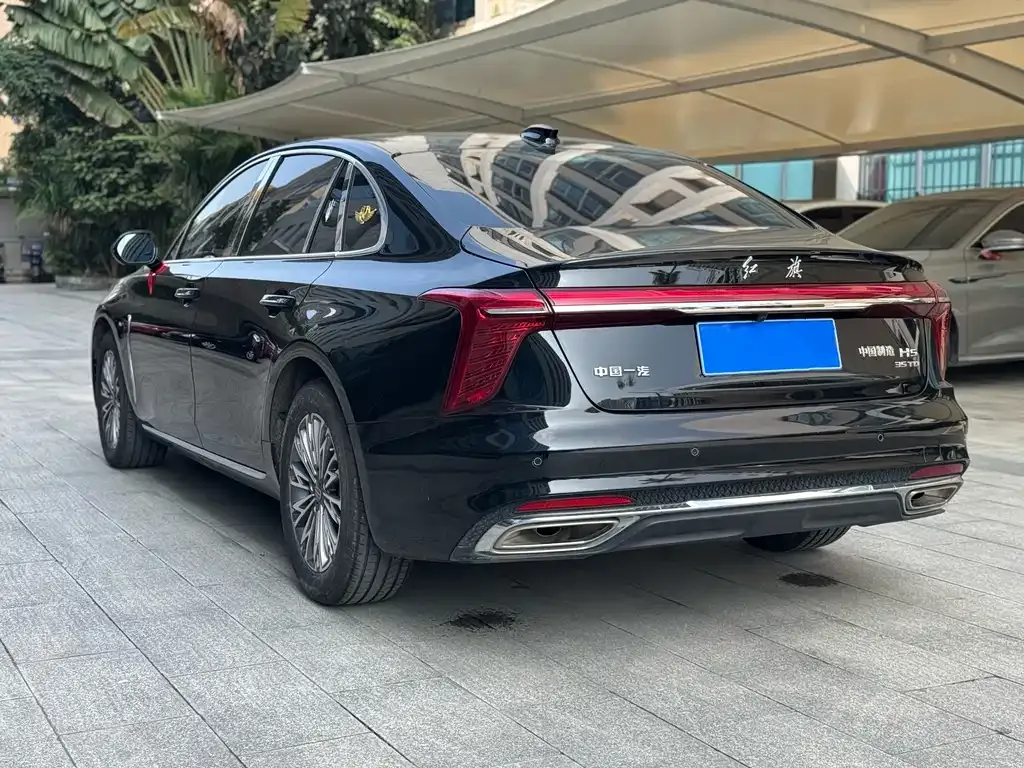 Hongqi H5 — фото 8