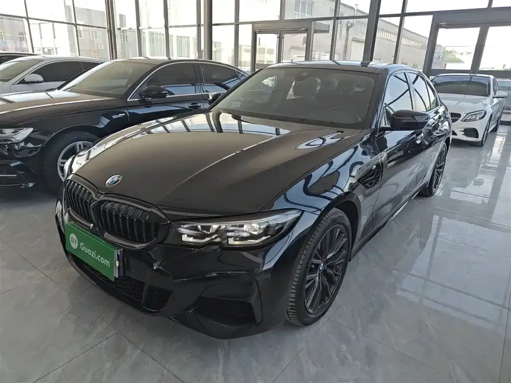 BMW 3 Series 2022 из CN, фото 1