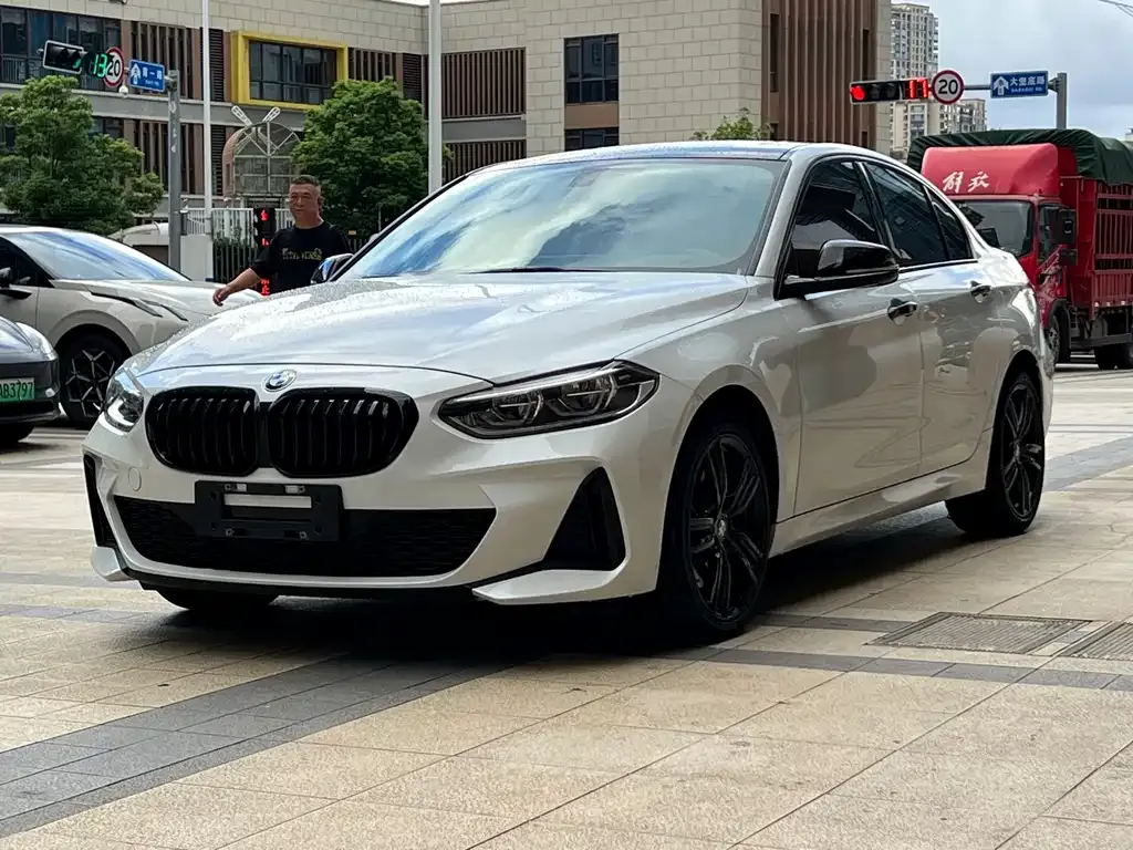 BMW 1 Series — фото 1
