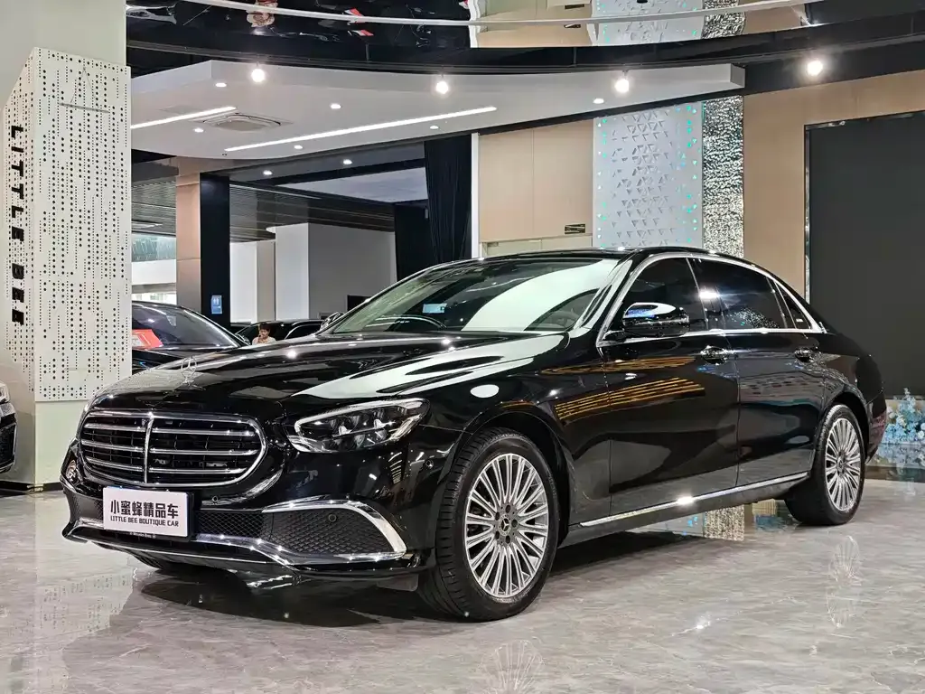 Mercedes-Benz E-Class — фото 1