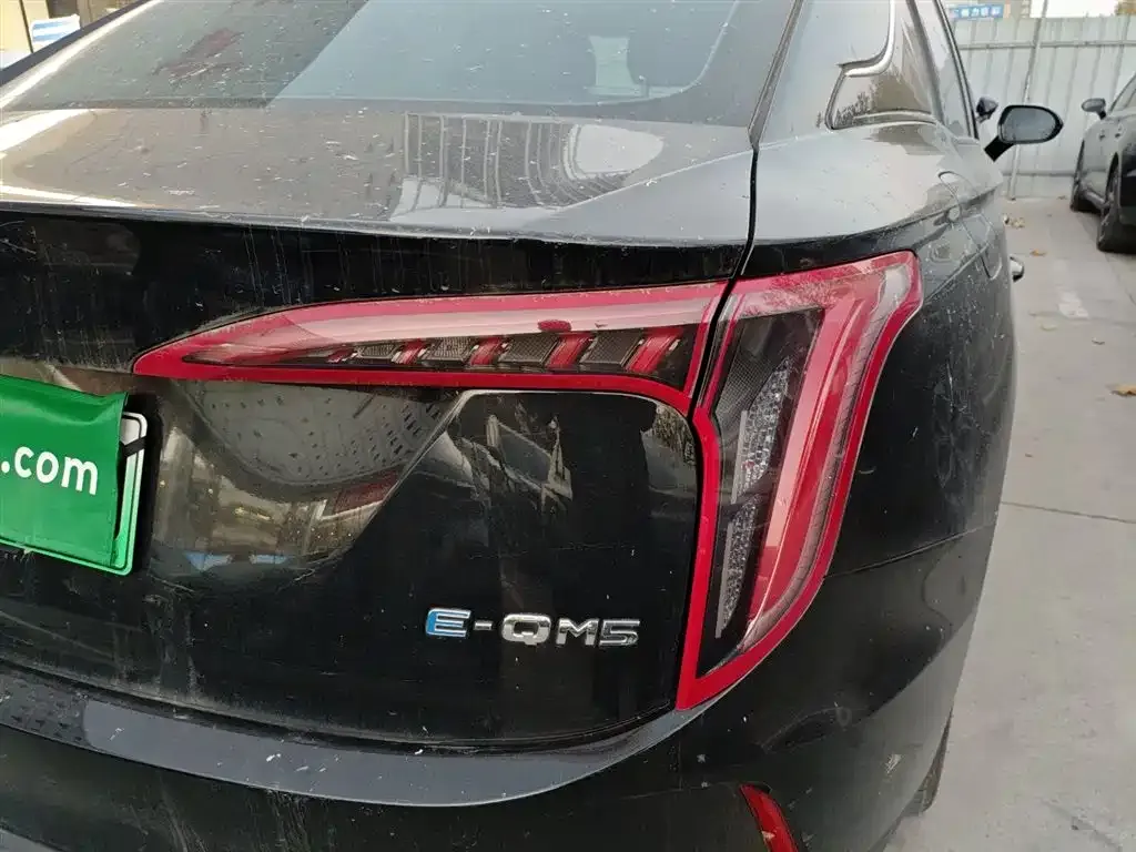 Hongqi E-QM5 — фото 8