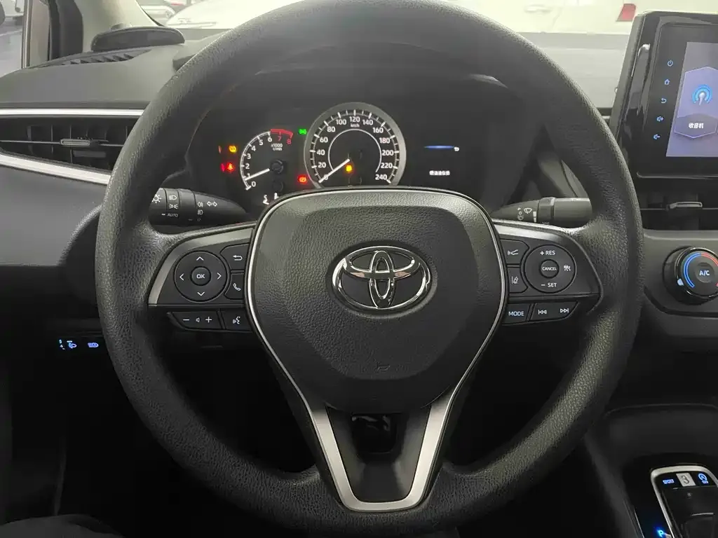 Toyota Corolla — фото 8