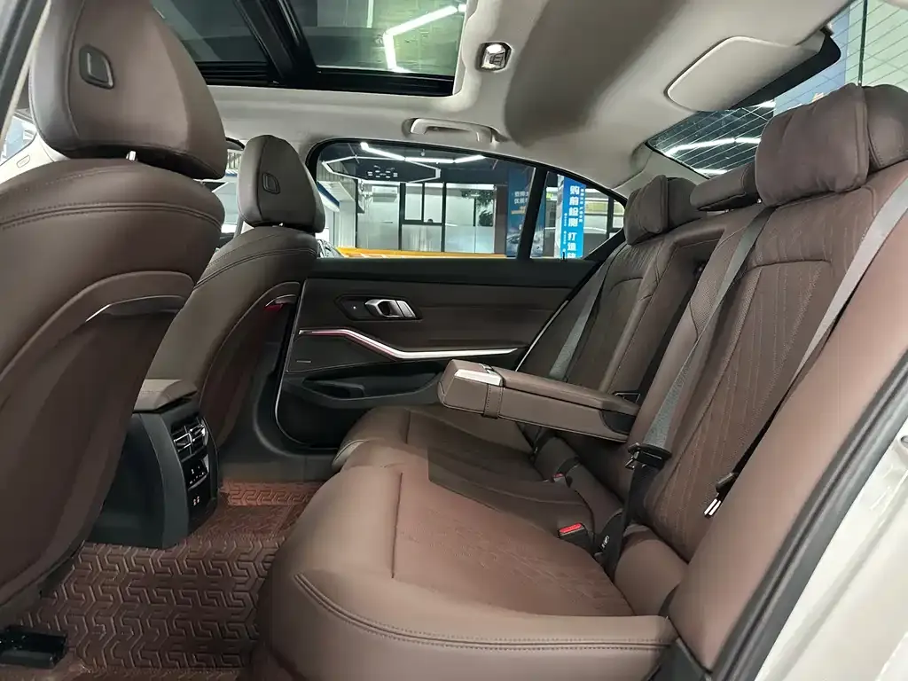 BMW 3 Series 2023 из CN, фото 10