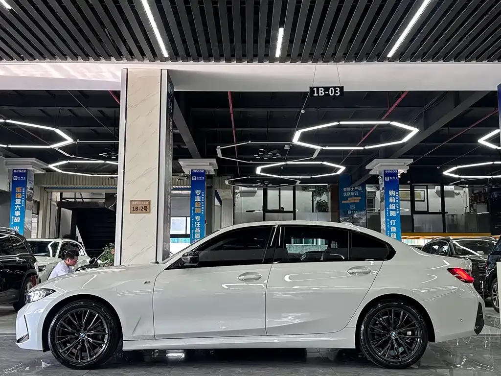 BMW 3 Series 2023 из CN, фото 4
