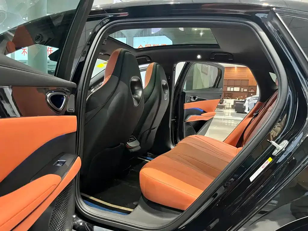BYD Seal — фото 10