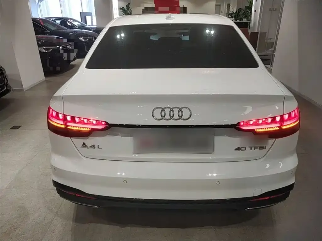 Audi A4L 2022 из CN, фото 6