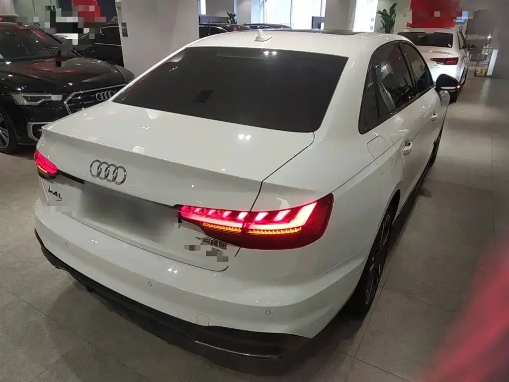 Audi A4L 2022 из CN, фото 7
