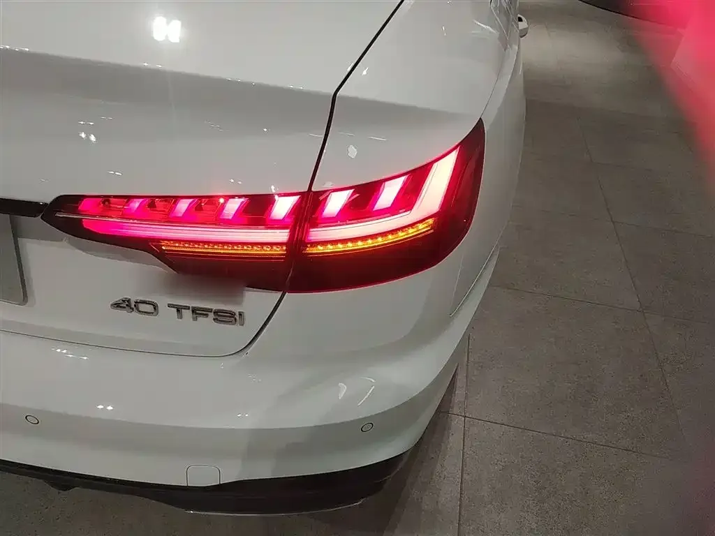 Audi A4L 2022 из CN, фото 8