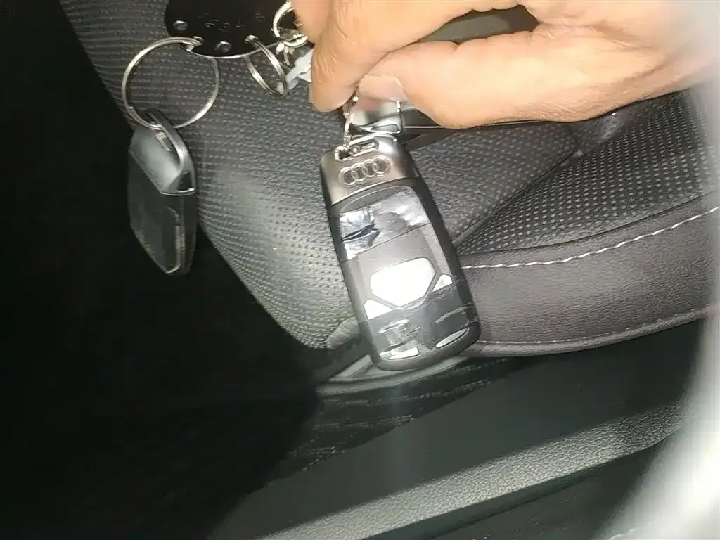 Audi A4L 2022 из CN, фото 9
