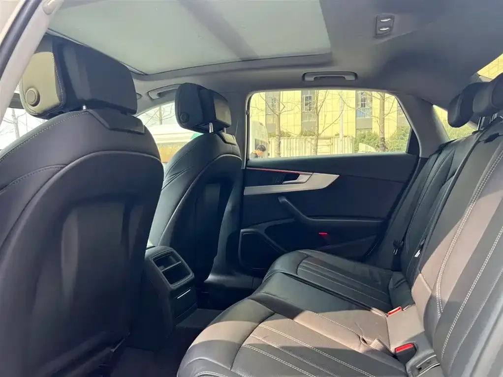 Audi A4L 2022 из CN, фото 5