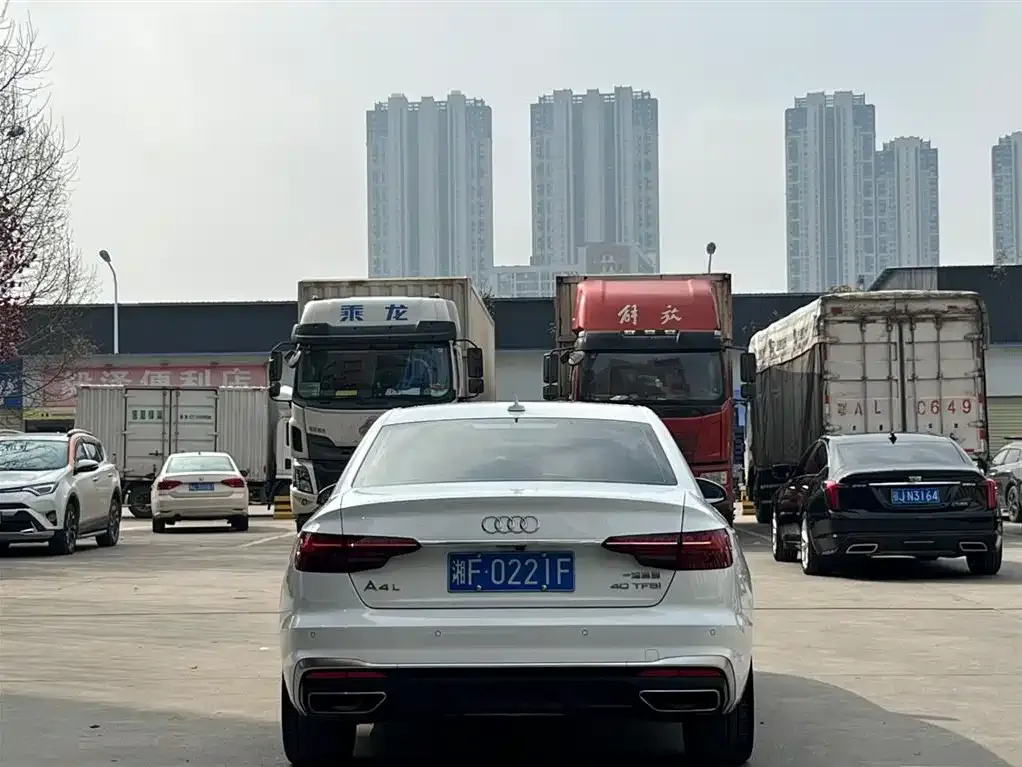 Audi A4L 2022 из CN, фото 8