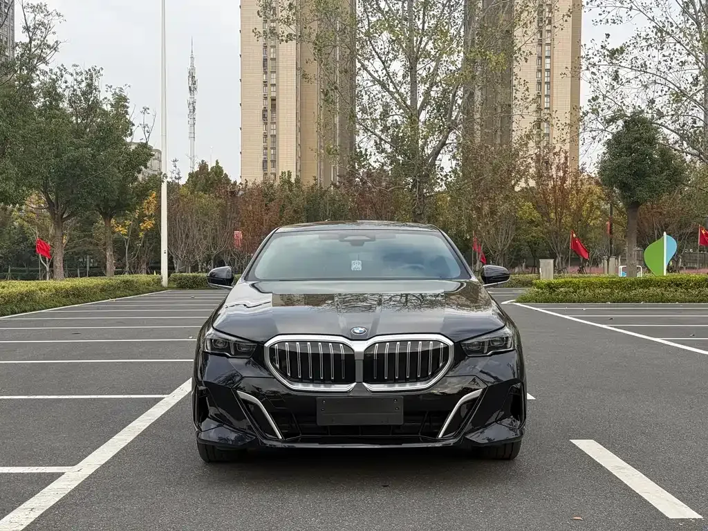 BMW 5 Series — фото 2