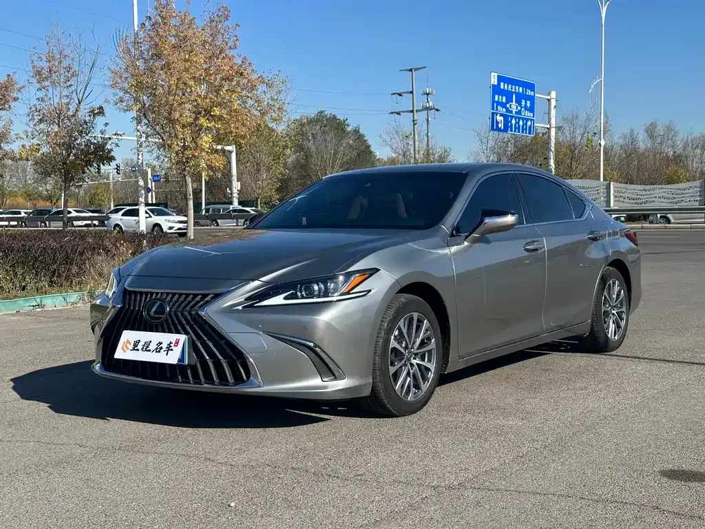 Lexus ES — фото 1