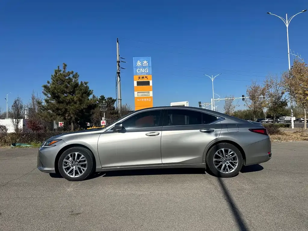 Lexus ES — фото 4
