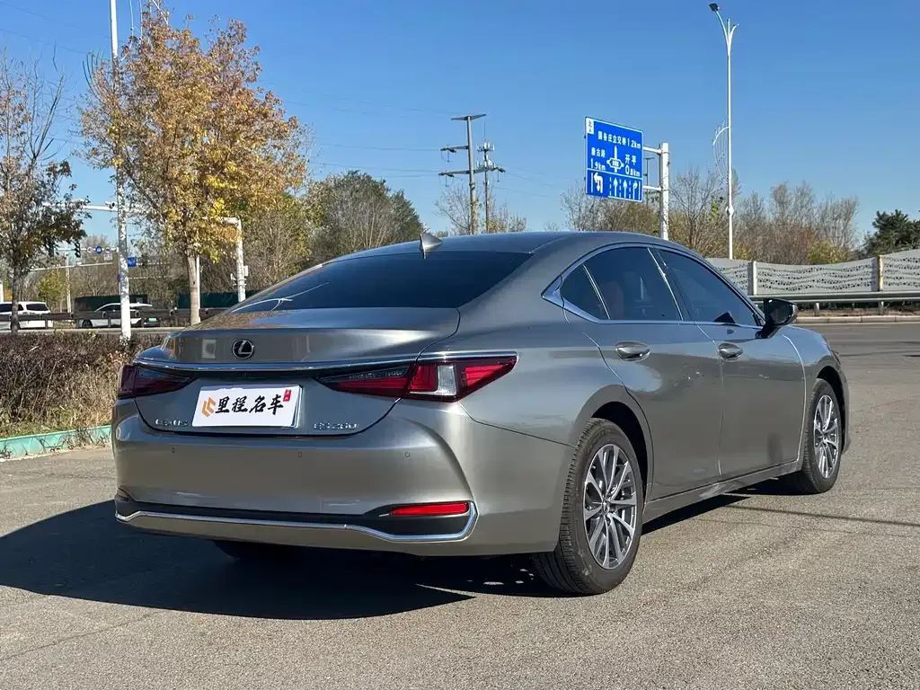 Lexus ES — фото 5