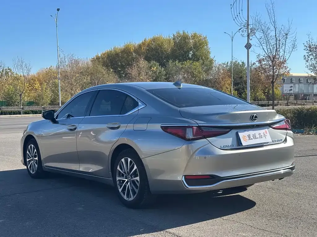 Lexus ES — фото 7