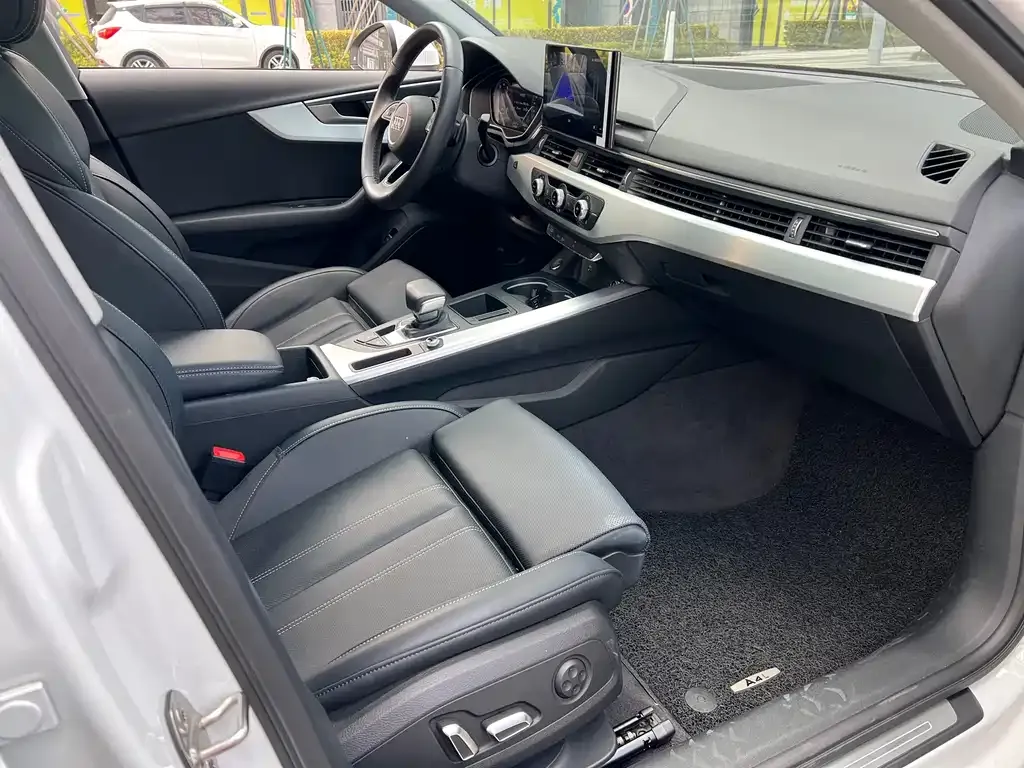 Audi A4L 2024 из CN, фото 10