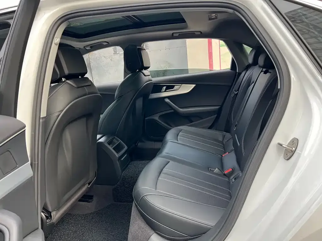 Audi A4L 2024 из CN, фото 8