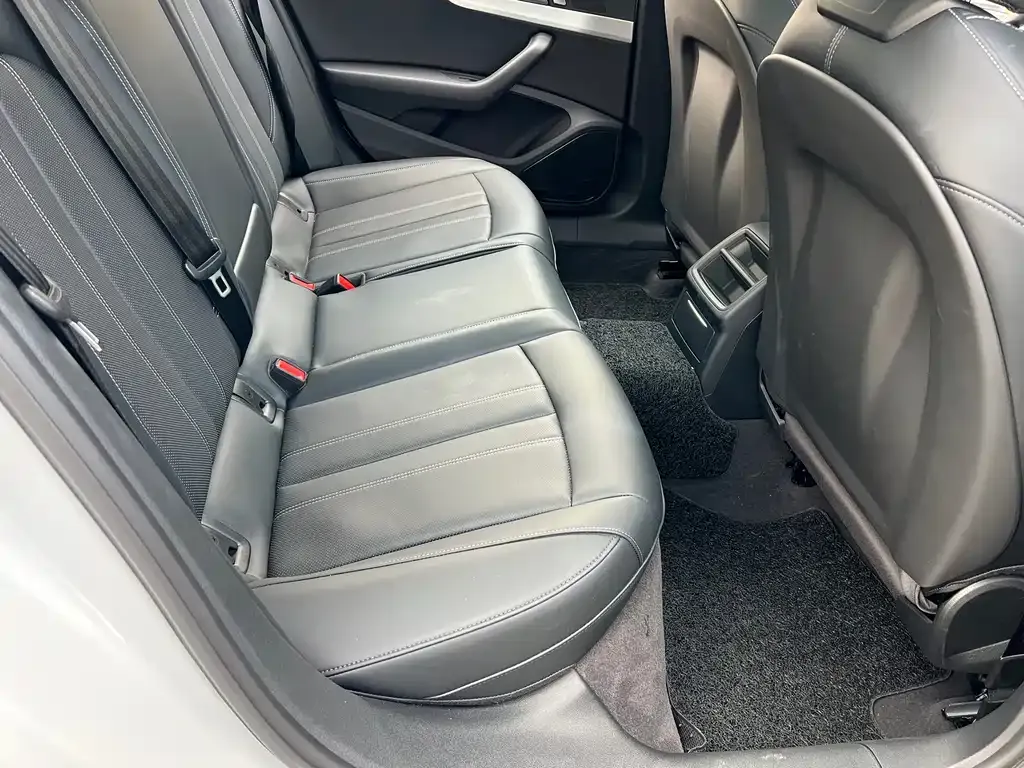 Audi A4L 2024 из CN, фото 9