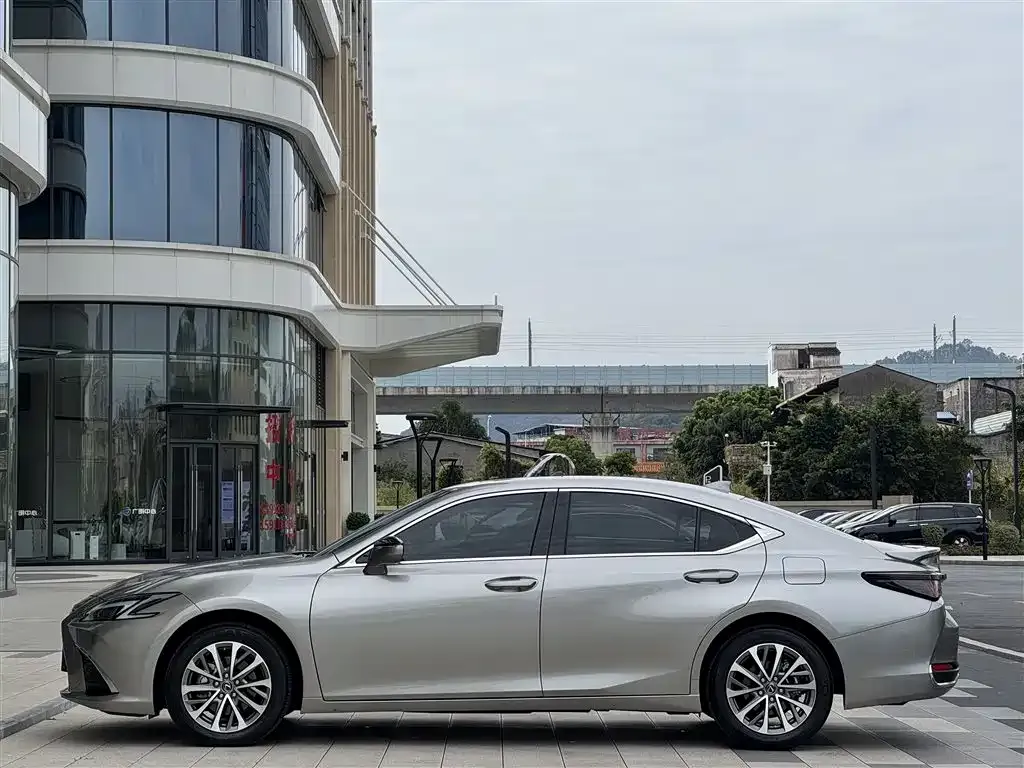 Lexus ES 2025 из CN, фото 4