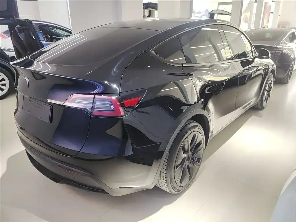Tesla Model Y — фото 7