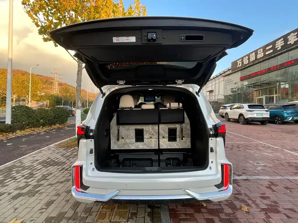 Toyota Sienna — фото 10