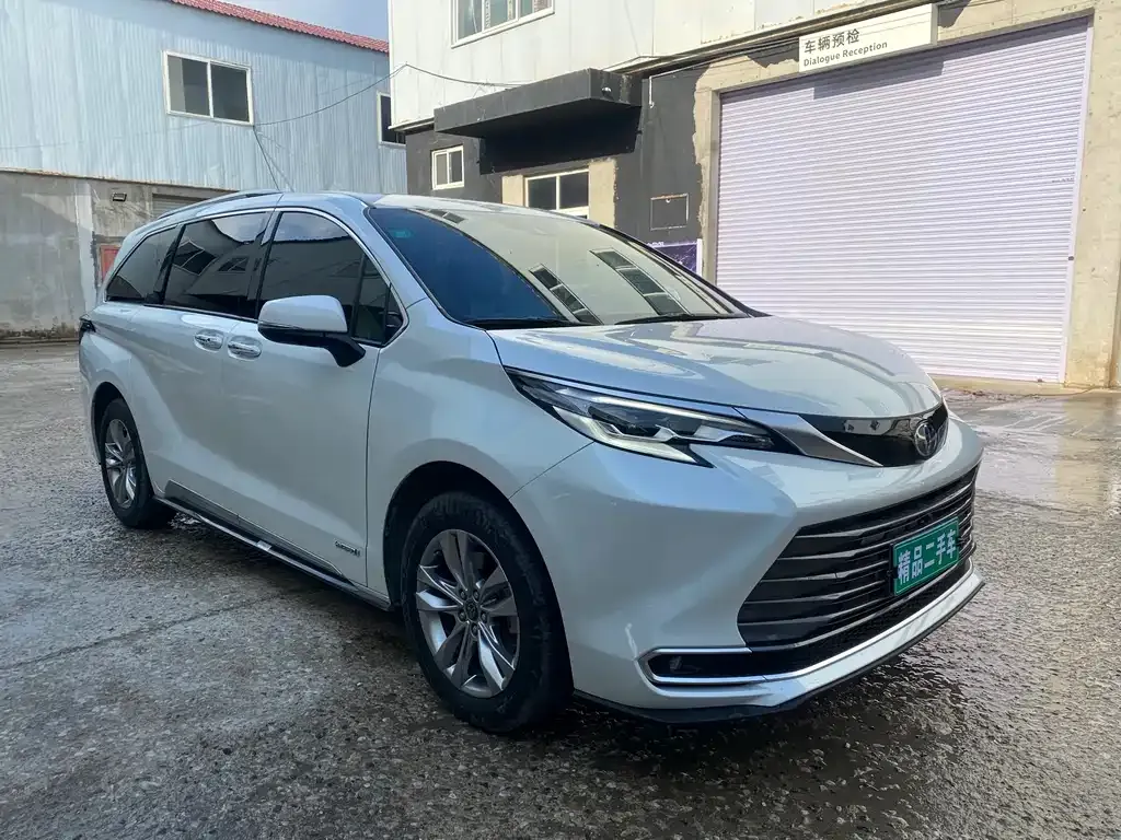 Toyota Sienna — фото 3