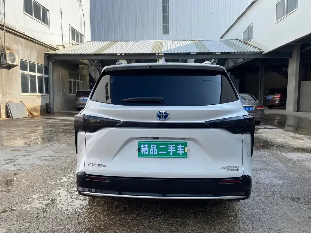 Toyota Sienna — фото 5