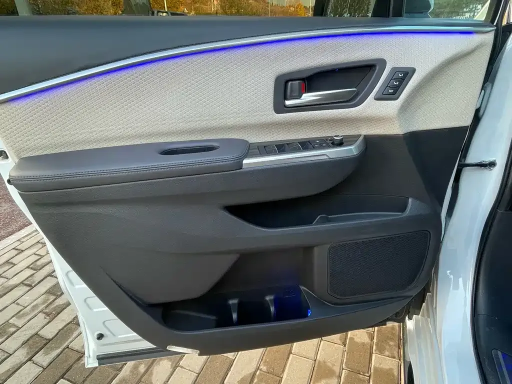 Toyota Sienna — фото 9