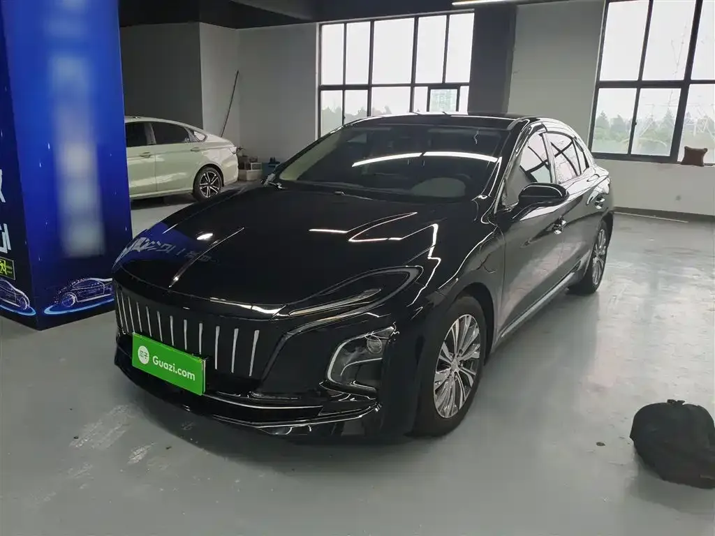 Hongqi E-QM5 — фото 2