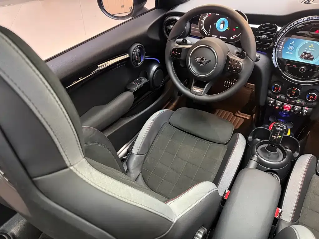 MINI Cooper (3-door) 2023 из CN, фото 10