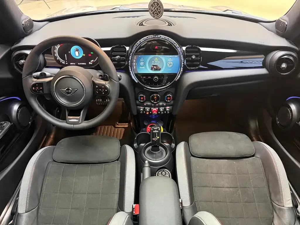 MINI Cooper (3-door) 2023 из CN, фото 9