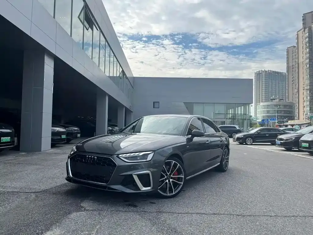 Audi A4L 2021 из CN, фото 1