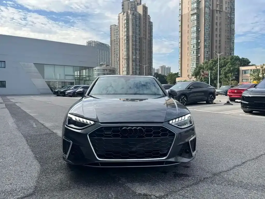 Audi A4L 2021 из CN, фото 3