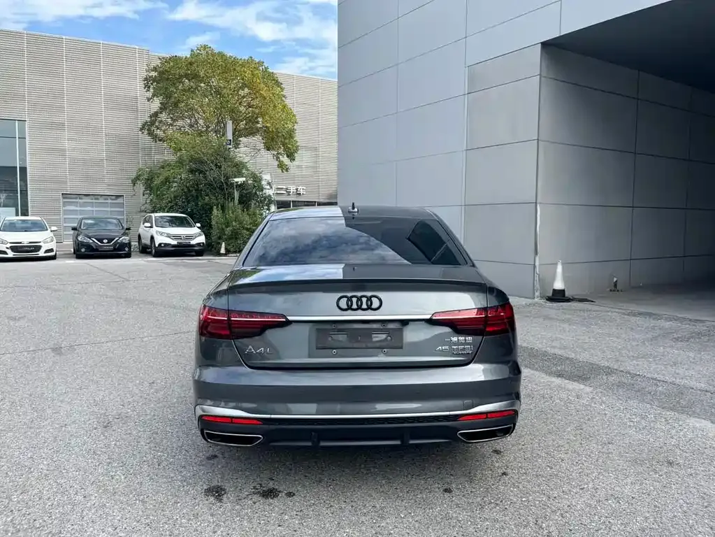 Audi A4L 2021 из CN, фото 4