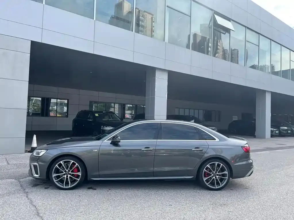 Audi A4L 2021 из CN, фото 5
