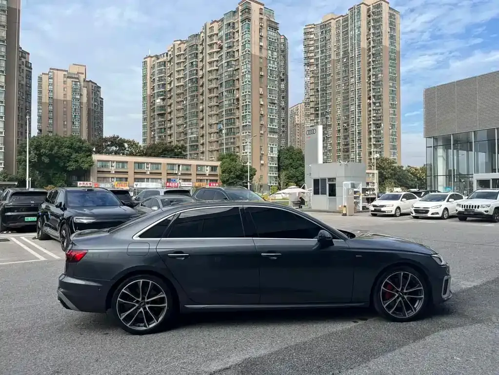 Audi A4L 2021 из CN, фото 6