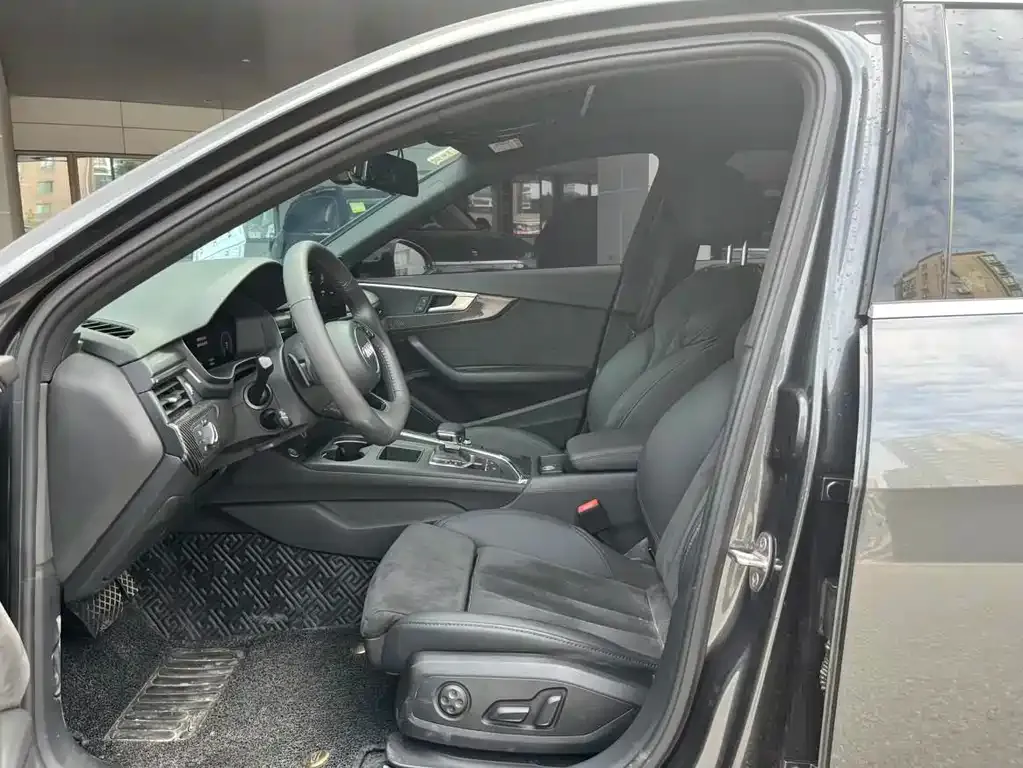 Audi A4L 2021 из CN, фото 7