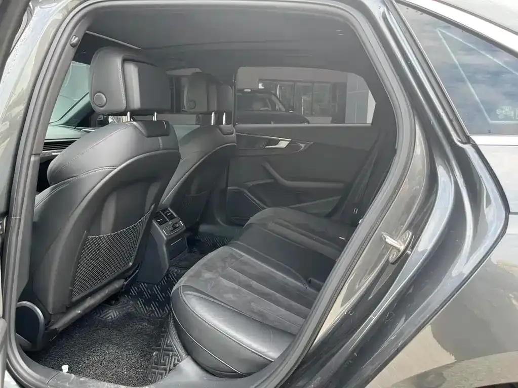 Audi A4L 2021 из CN, фото 9