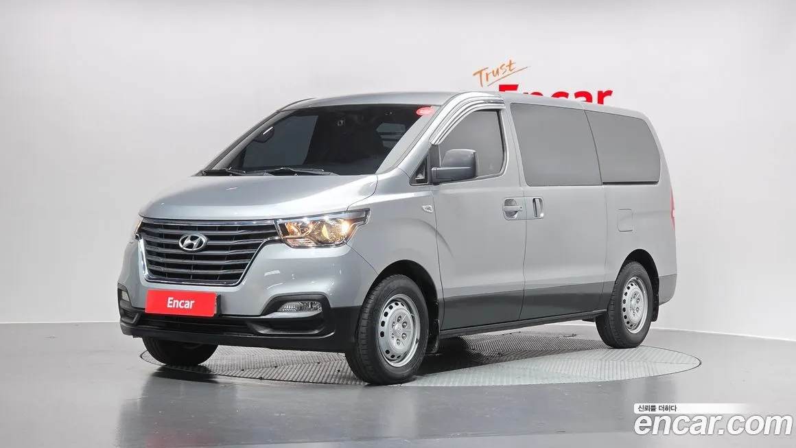 Hyundai Starex — фото 1