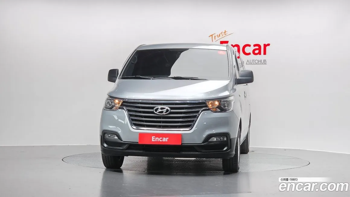 Hyundai Starex — фото 3