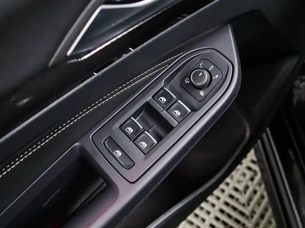 Volkswagen Golf 2022 из CN, фото 6