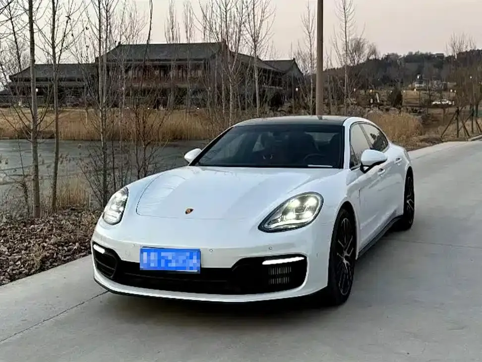 Porsche Panamera — фото 1